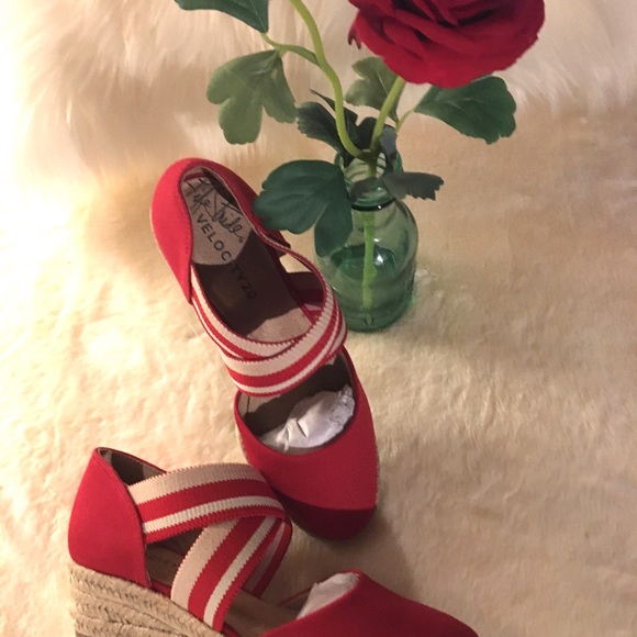 NWOT VELOCITY 2.0-Keaton,Red Cnvs/Strp. Sz 6 - Picture 2 of 11